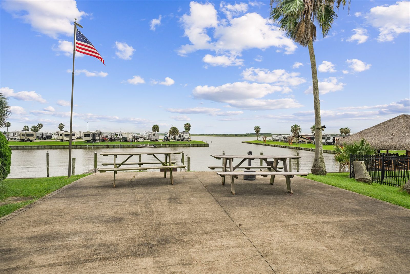 Waterfront Picnic Grounds & Shaded Lawns Overlooking Dickinson Bayou